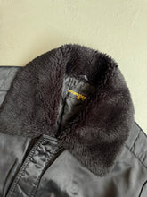 Lade das Bild in den Galerie-Viewer, 1980s Wrangler Nylon Jacke schwarz
