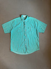 Lade das Bild in den Galerie-Viewer, 1990s United colors of Benetton shirt mint green
