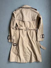 Lade das Bild in den Galerie-Viewer, 2005 Hudson Bay trench coat beige
