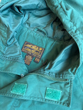 Lade das Bild in den Galerie-Viewer, 1990s Eddie Bauer Regenjacke grün
