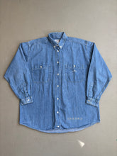 Lade das Bild in den Galerie-Viewer, 90s ARMANI GESTICKTES DENIMHEMD (L)
