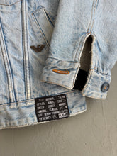 Lade das Bild in den Galerie-Viewer, 80s ARMANI JEANS DENIM JACKE (L)
