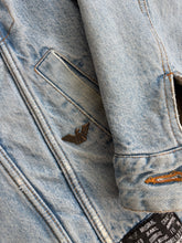 Lade das Bild in den Galerie-Viewer, 80s ARMANI JEANS DENIM JACKE (L)
